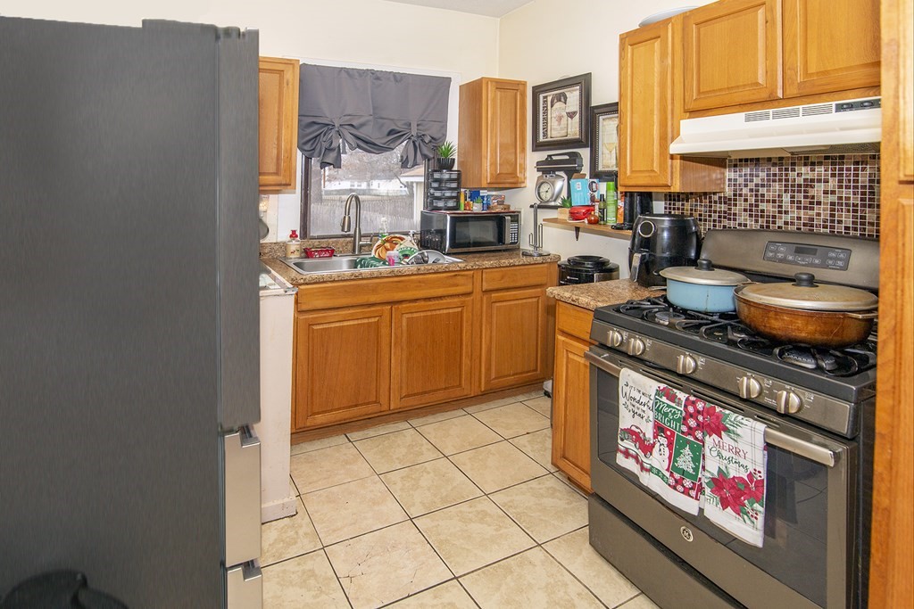 28 Nathaniel Street Springfield, MA 01109 - Photo 8 of 16 Gallery Image 8