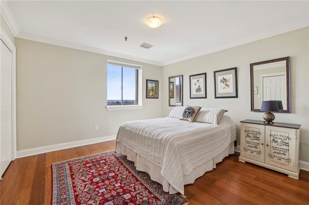 300 Johnson Ferry Road, Unit B804 Sandy Springs, GA 30328 - Photo 17 of 37 a bedroom with a bed and a lamp on dresser