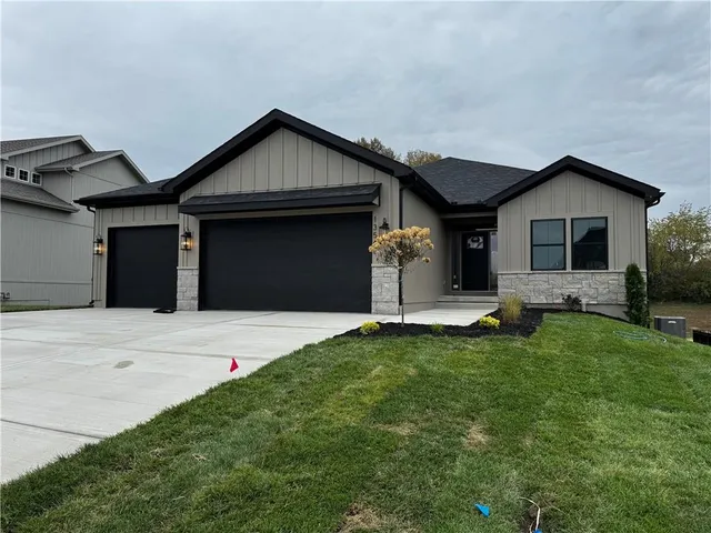 $599,000 | 13545 Northeast 114th Place, Kearney, MO 64060