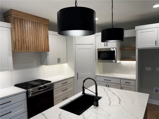 $599,000 | 13545 Northeast 114th Place, Kearney, MO 64060