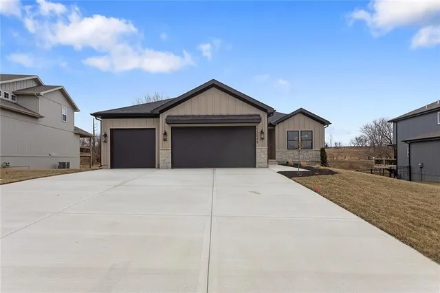 $594,900 | 13545 Northeast 114th Place, Kearney, MO 64060