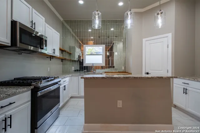 $1,985 | 1012 Dawson Street, San Antonio, TX 78202