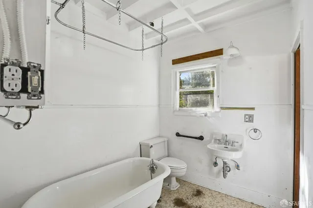 $398,000 | 6391 Hillmont Drive, Oakland, CA 94605