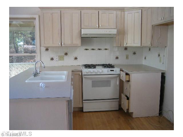 130 Starlight Ridge Ennice, NC 28623 - Photo 4 of 9 Kitchen.