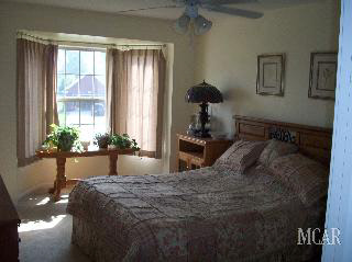403 Golfview Way Monroe, MI 48162 - Photo 7 of 10 950689-6.JPG