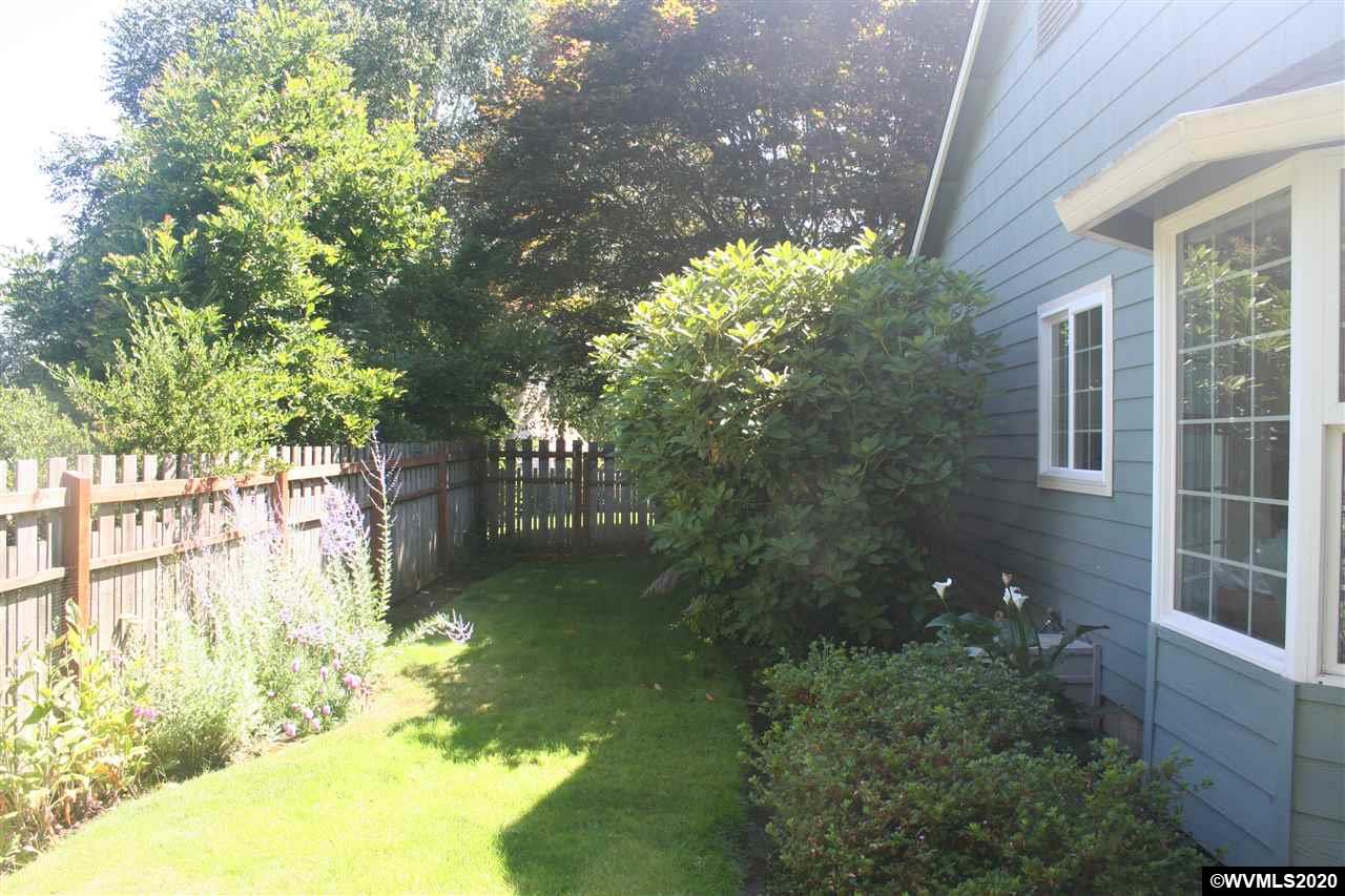 219 Sweden Cl Cl, Unit CL Silverton, OR 97381 - Photo 8 of 40