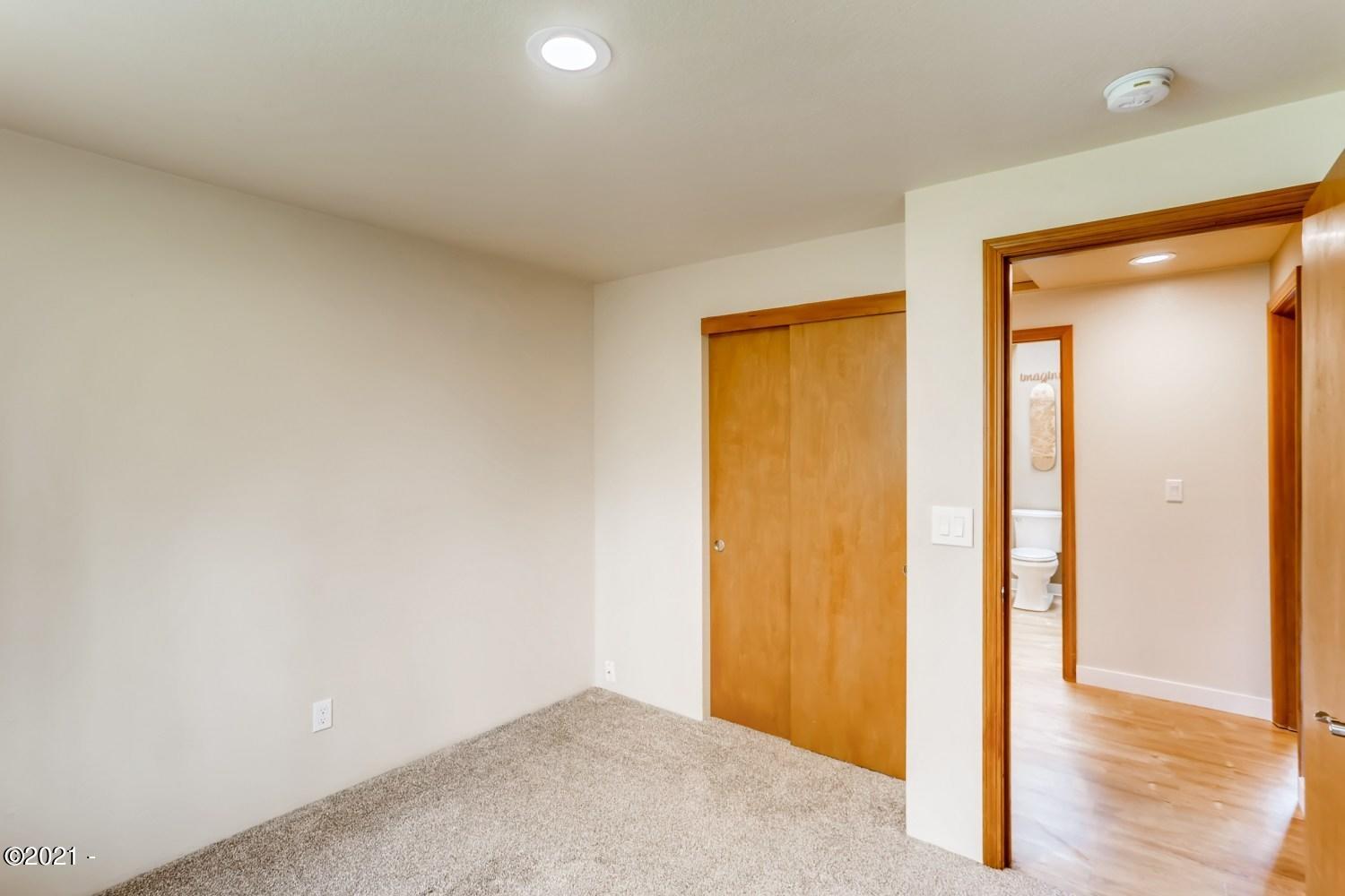 6516 Southwest Taylors Ferry Road Tigard, OR 97223 - Photo 19 of 28 6516 SW Taylors Ferry Rd Tigard OR - Web