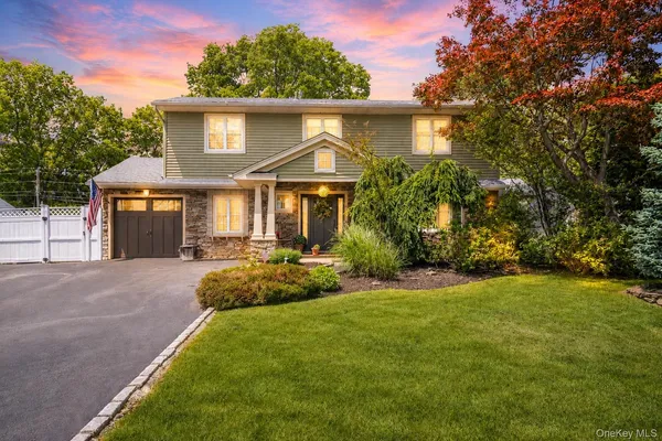 $899,000 | 17 Leslie Lane, Smithtown, NY 11787
