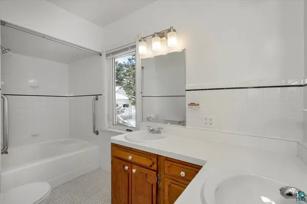 $430,000 | 845 Grandview Avenue, Duluth, MN 55812