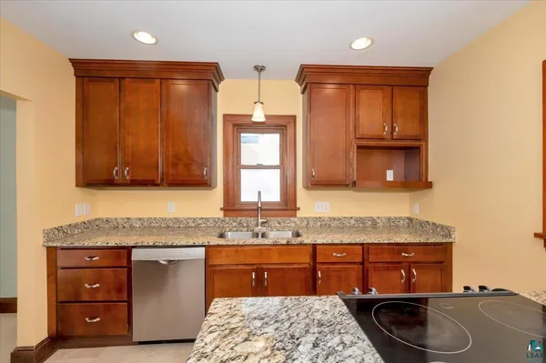 $430,000 | 845 Grandview Avenue, Duluth, MN 55812