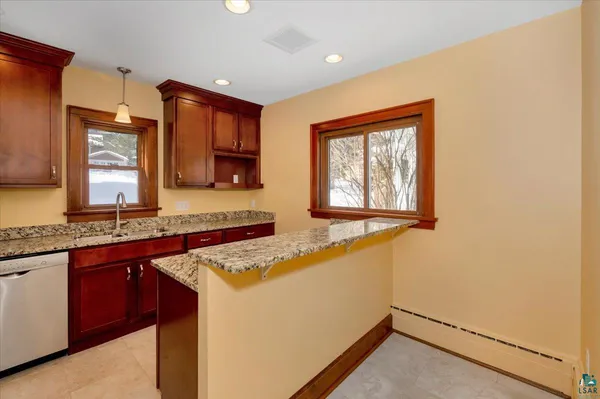 $430,000 | 845 Grandview Avenue, Duluth, MN 55812