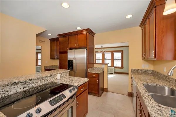 $430,000 | 845 Grandview Avenue, Duluth, MN 55812
