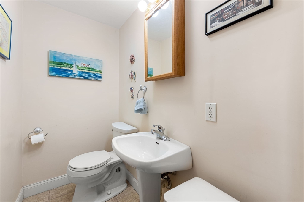 24 R High Street, Unit 2 Rockport, MA 01966 - Photo 12 of 16 Gallery Image 12