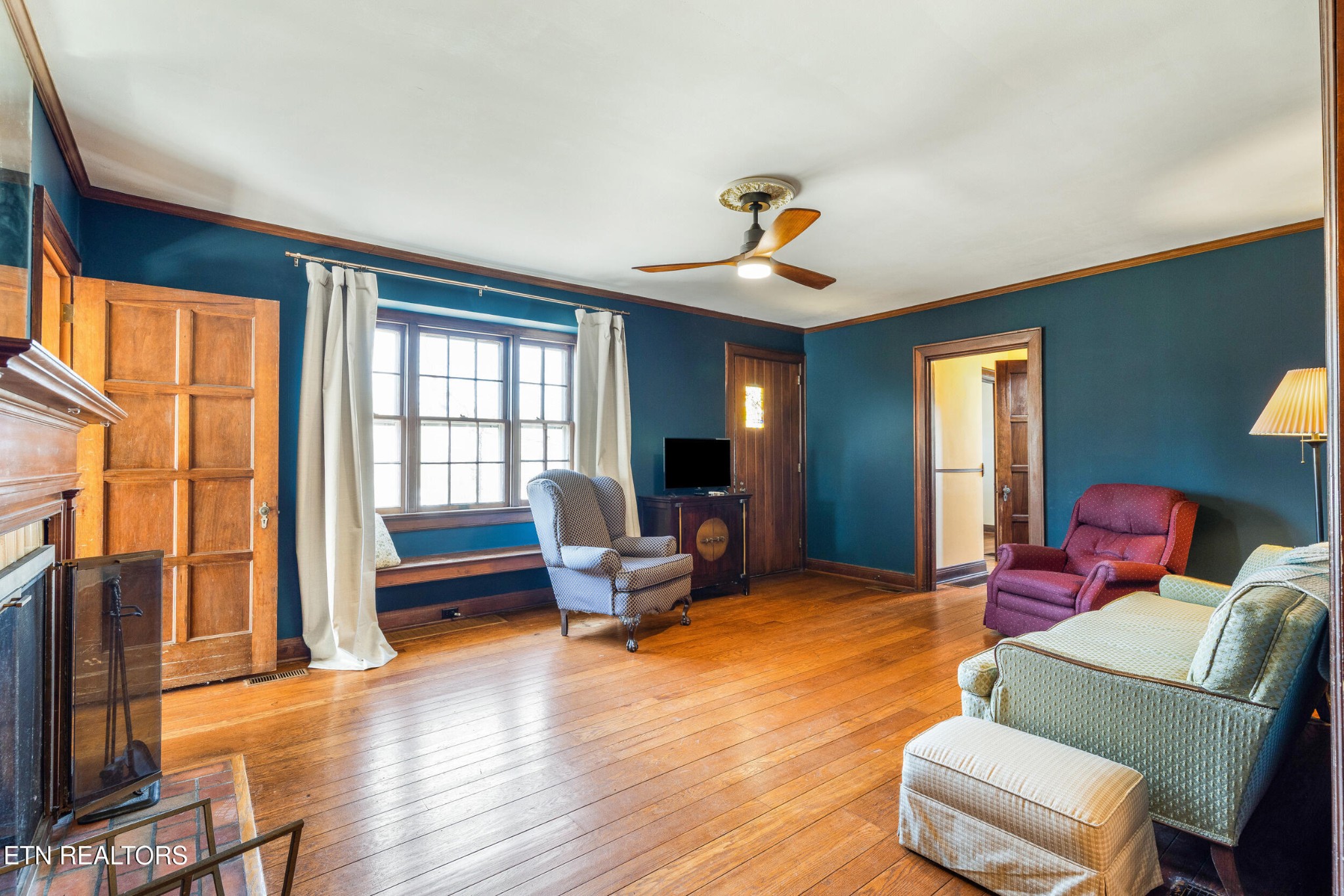 200 East Red Bud Road Knoxville, TN 37920 - Photo 18 of 60 a living room with furniture a flat screen tv and wooden floor