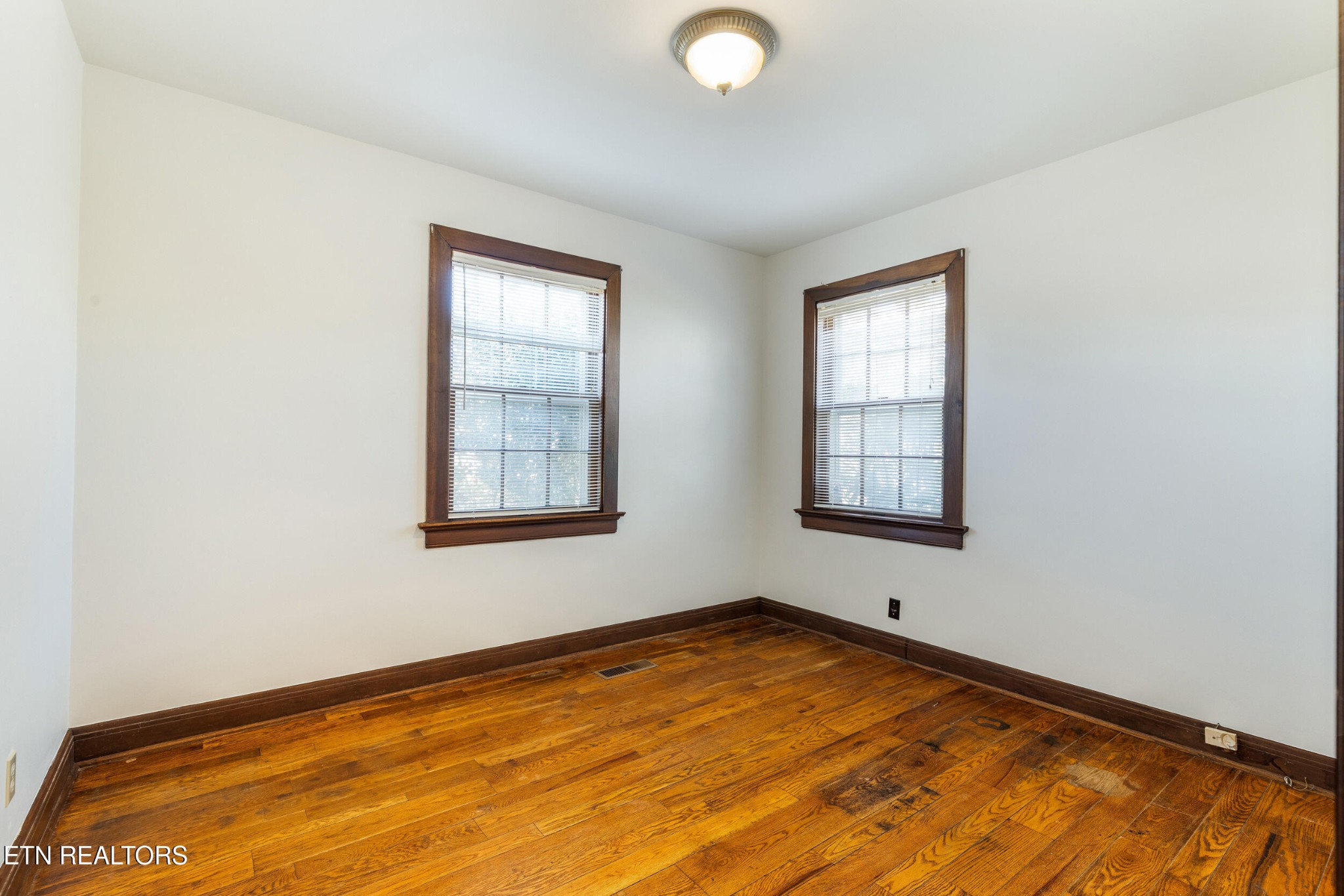200 East Red Bud Road Knoxville, TN 37920 - Photo 23 of 60 an empty room with a window