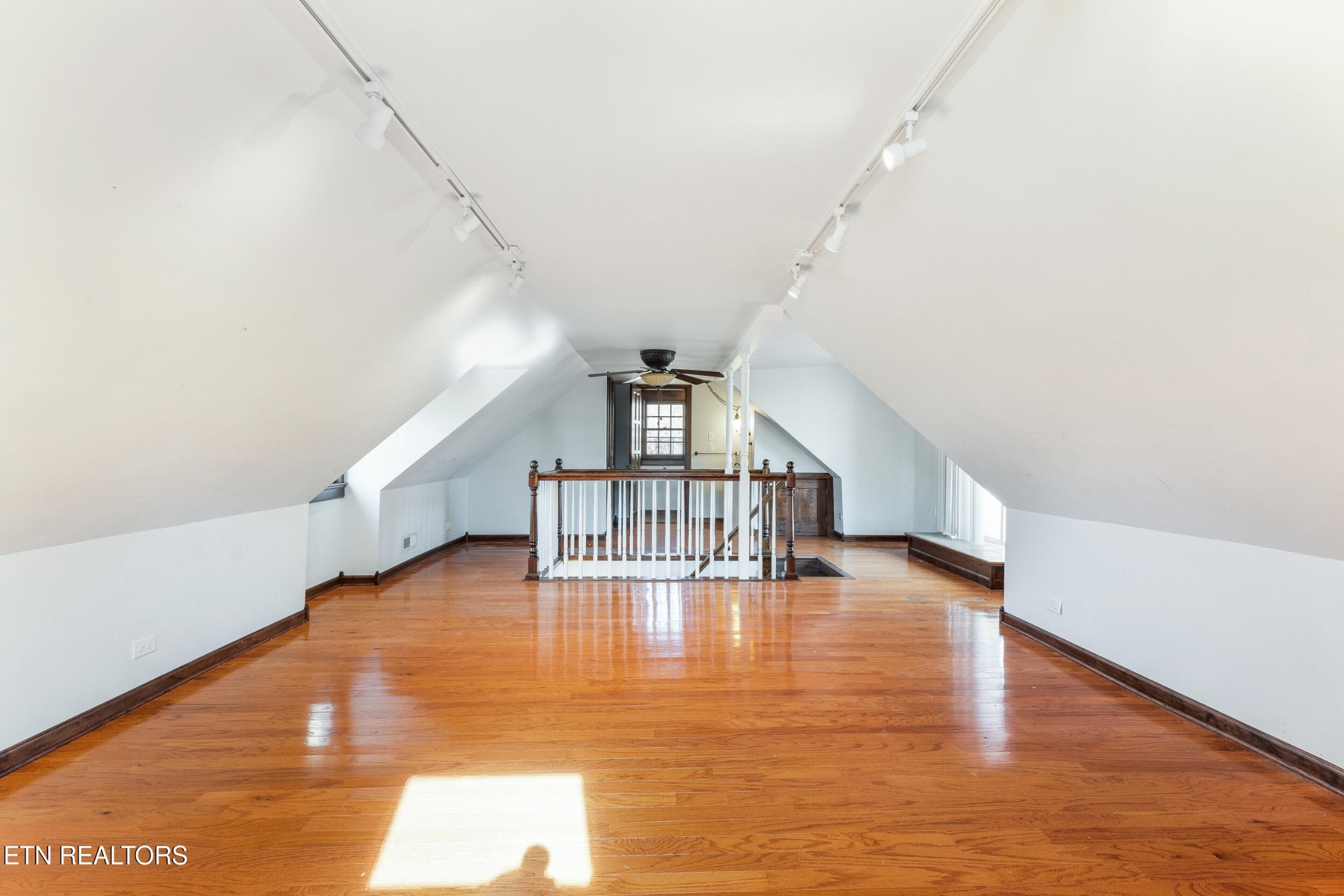 200 East Red Bud Road Knoxville, TN 37920 - Photo 30 of 60 a view of entryway and hall with wooden floor