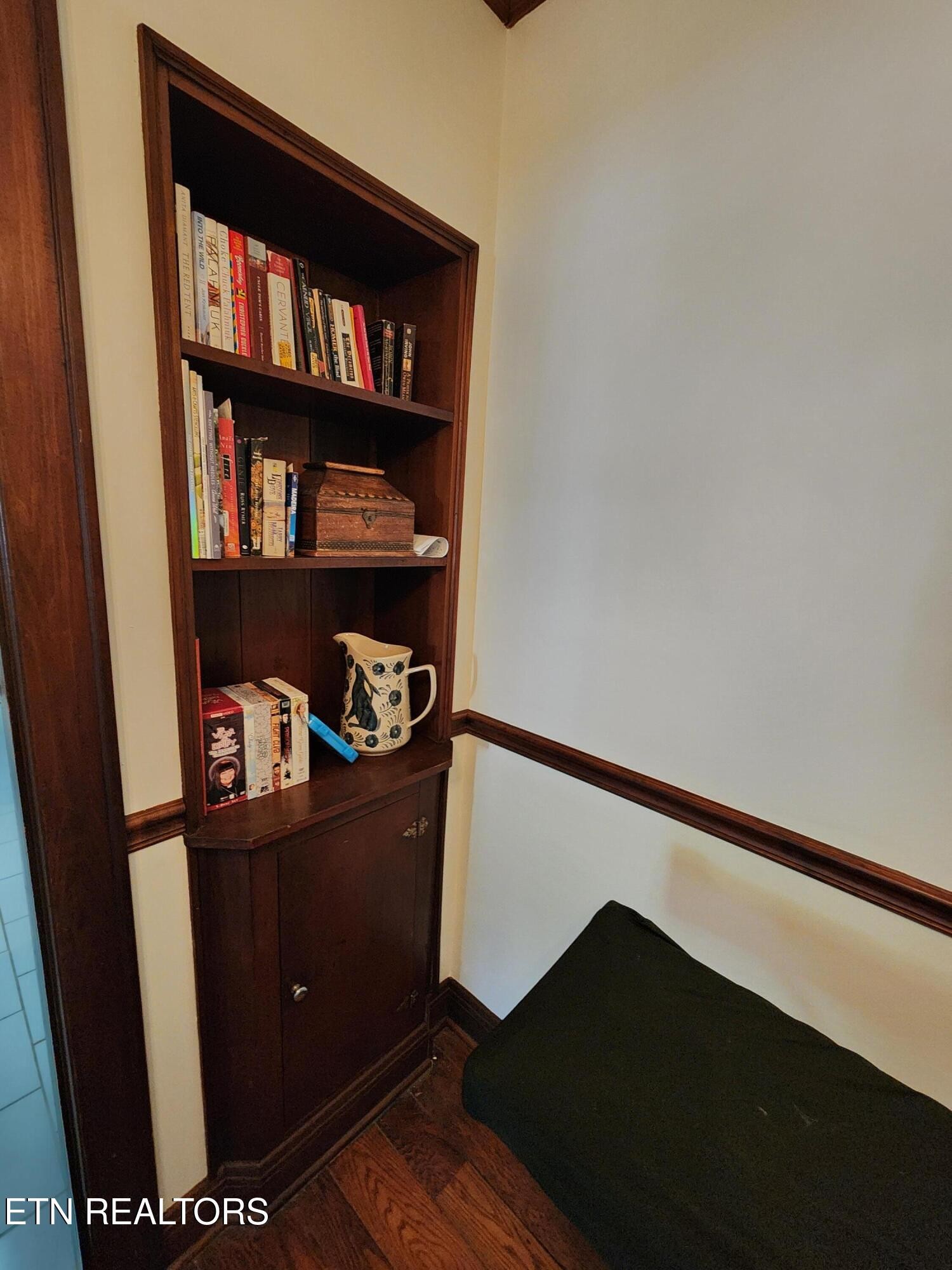 200 East Red Bud Road Knoxville, TN 37920 - Photo 39 of 60 a view of a hallway