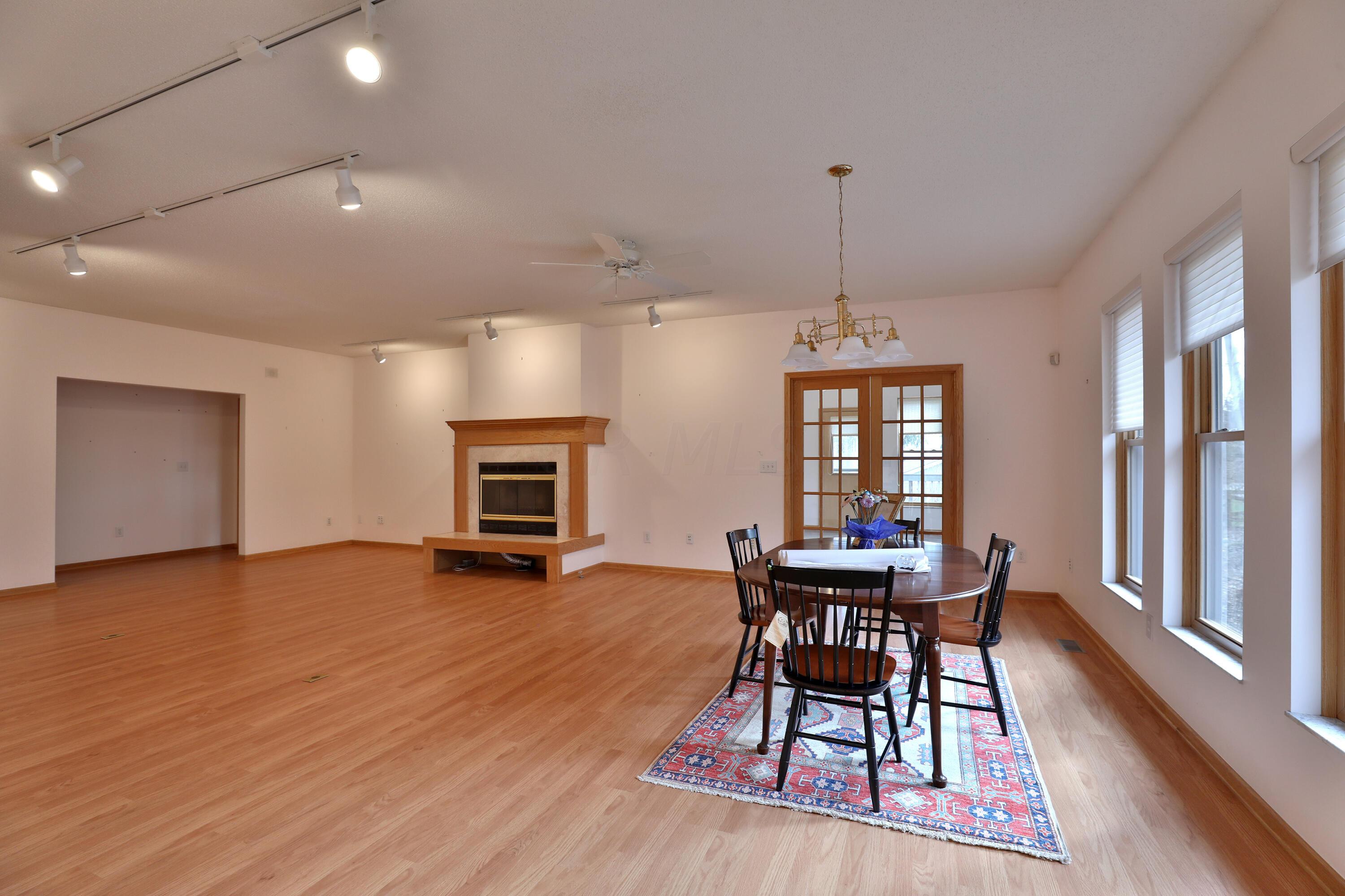 5892 Linworth Road Columbus, OH 43085 - Photo 20 of 68 5892-Linworth-20