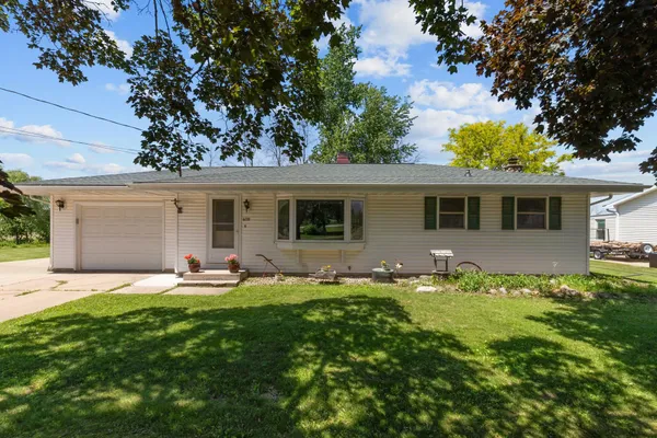 $250,000 | 409 East Mary Street, Black Creek, WI 54106