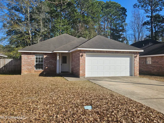 $1,750 | 2532 North 10th Street, Ocean Springs, MS 39564