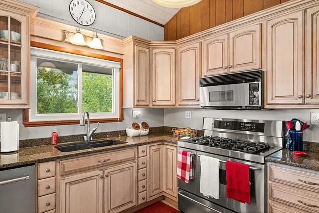 $699,900 | 1928 Loop Road, Two Harbors, MN 55616