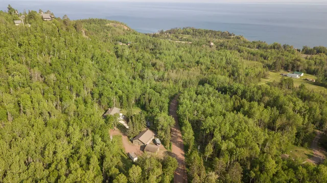 $699,900 | 1928 Loop Road, Two Harbors, MN 55616