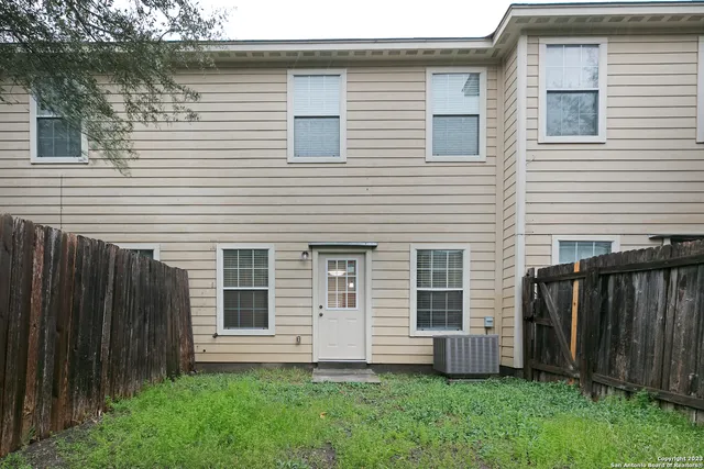 $1,450 | 7814 Kingsbury Wood, Unit 3, San Antonio, TX 78240