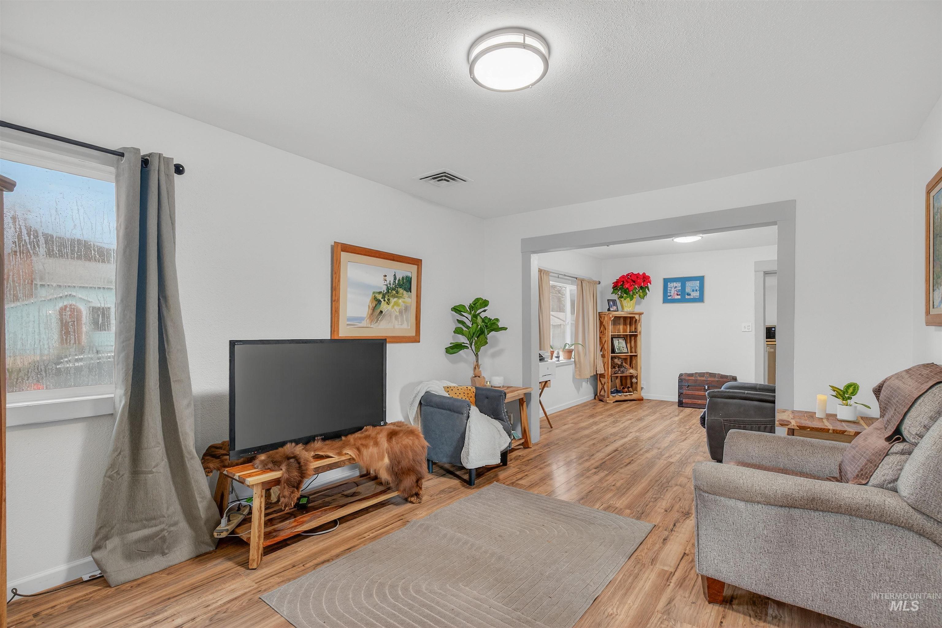 601 12th Street Clarkston, WA 99403 - Photo 16 of 21 Living area with light wood-style floors