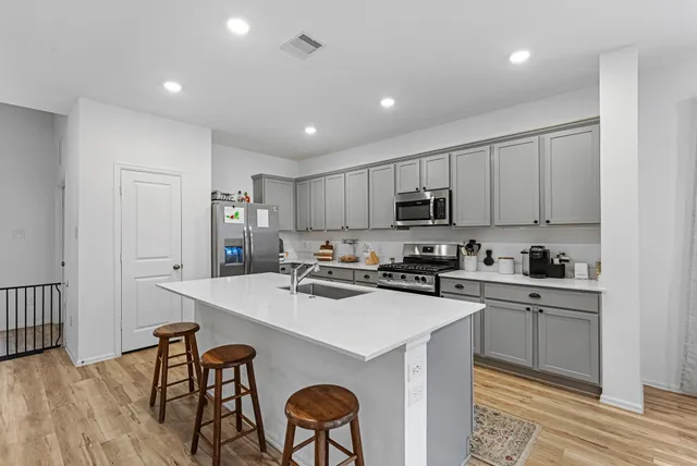 $2,600 | 4242 Sterling Vw Boulevard, Baytown, TX 77521