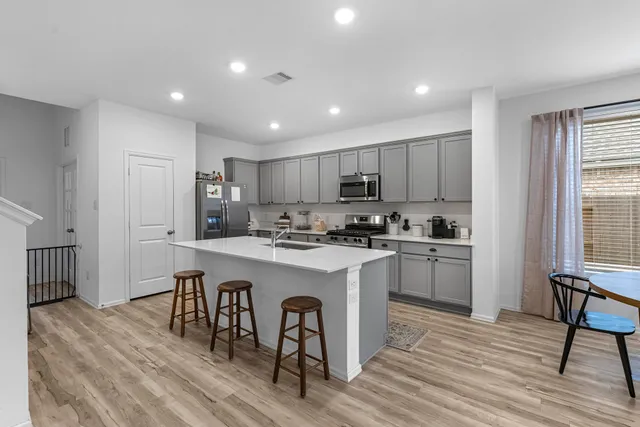 $2,600 | 4242 Sterling Vw Boulevard, Baytown, TX 77521