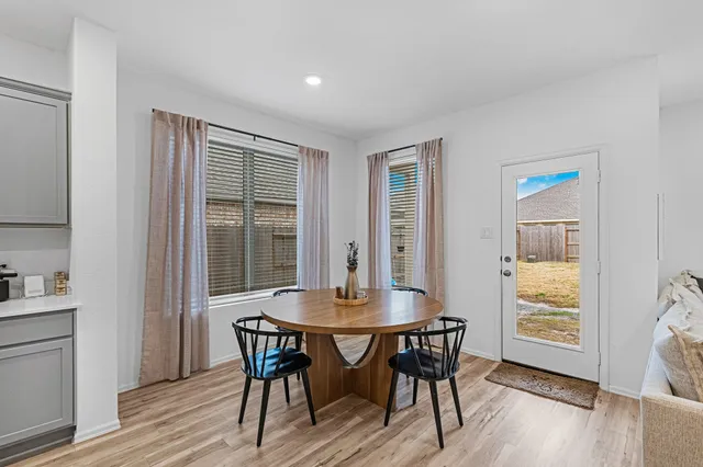 $2,600 | 4242 Sterling Vw Boulevard, Baytown, TX 77521