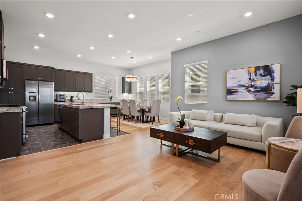 27034 Hummingbird Lane Valencia, CA 91381 - Photo 2 of 5