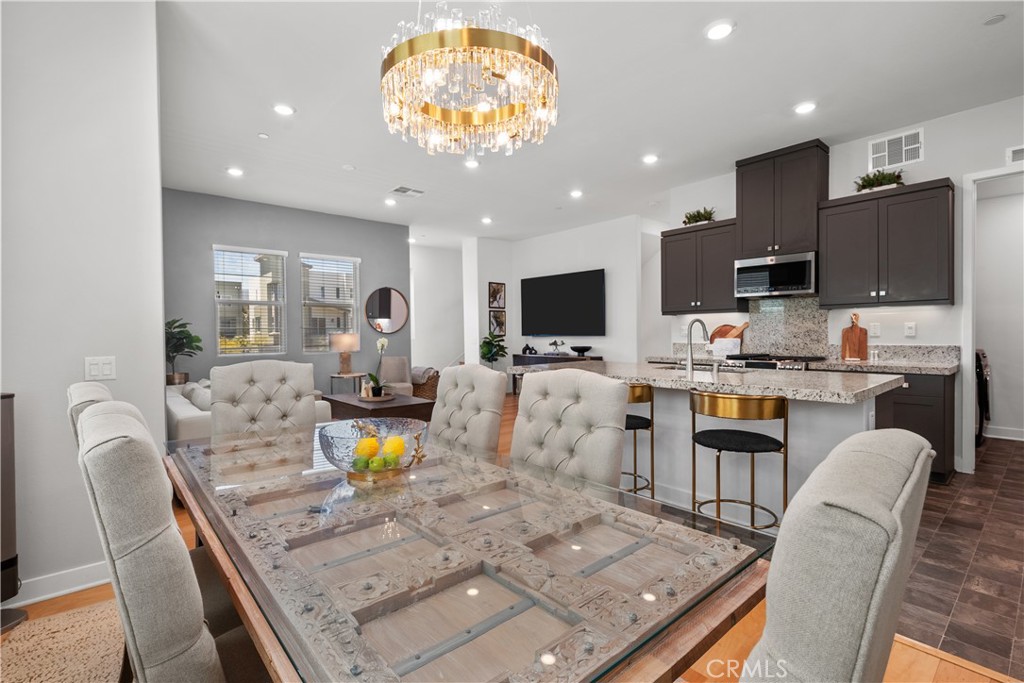 27034 Hummingbird Lane Valencia, CA 91381 - Photo 3 of 5