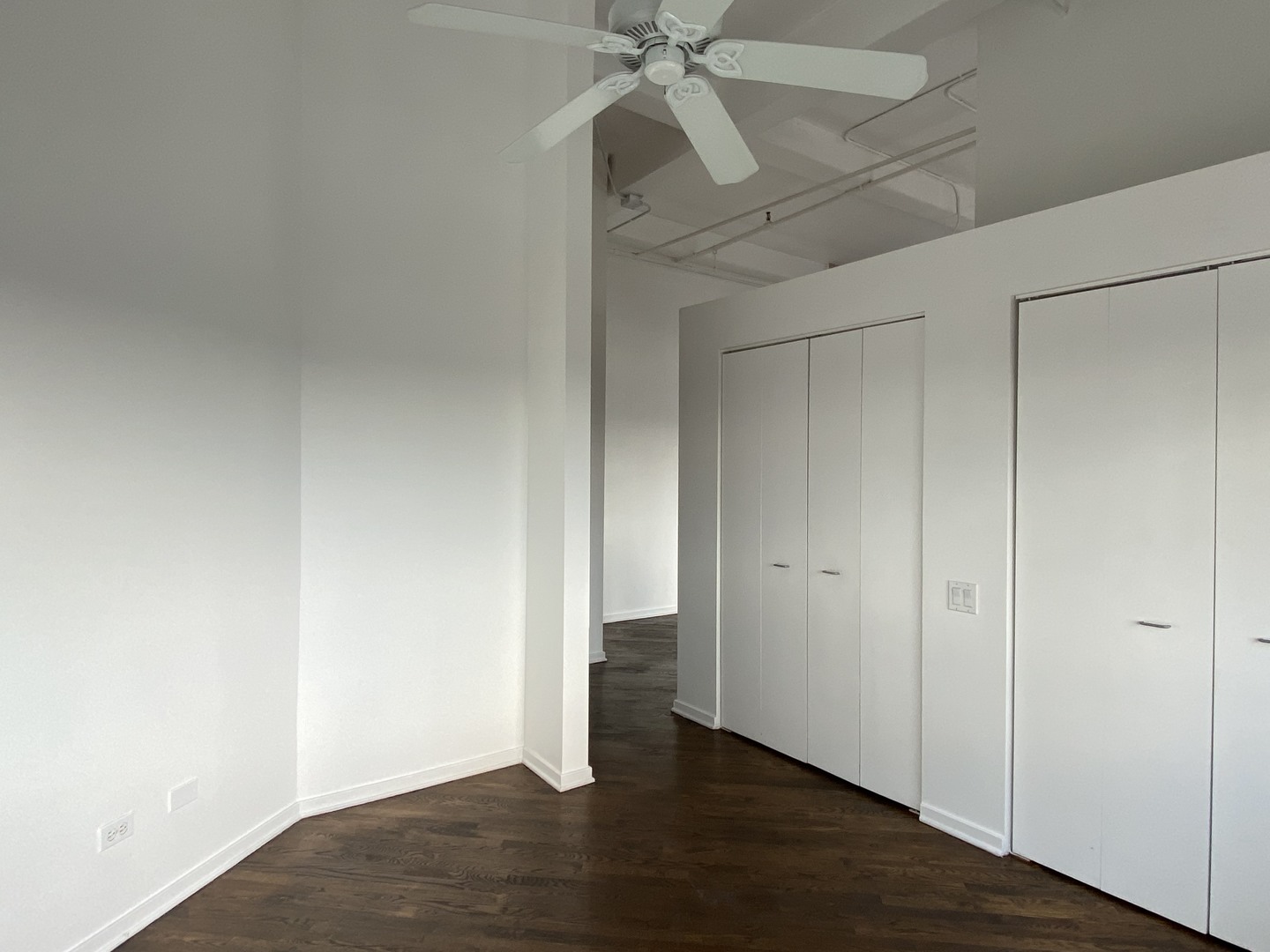 500 South Clinton Street, Unit 1017 Chicago, IL 60607 - Photo 9 of 12 a view of an empty room