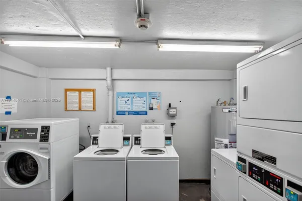 $215,000 | 115 Royal Park Drive, Unit 2C, Oakland Park, FL 33309