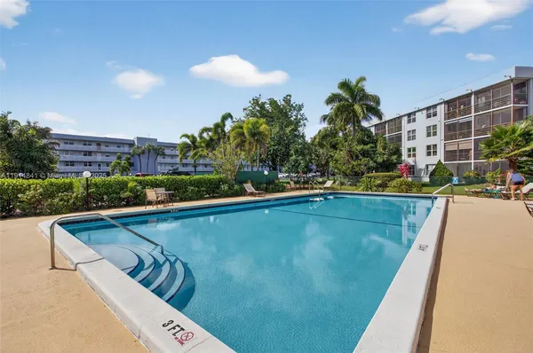 $215,000 | 115 Royal Park Drive, Unit 2C, Oakland Park, FL 33309
