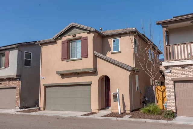 $365,000 | 6330 East Creek View Lane, Fresno, CA 93727
