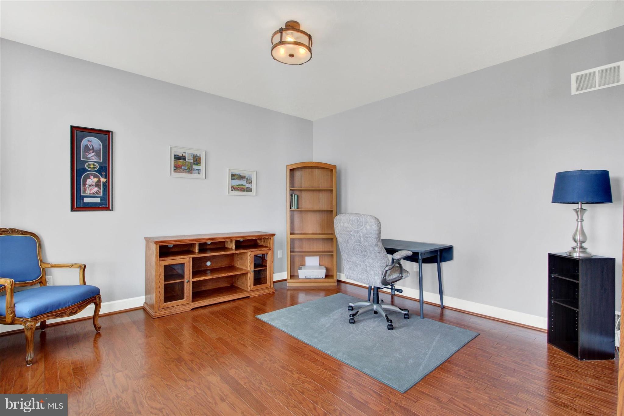 118 Fairplay Road Gettysburg, PA 17325 - Photo 7 of 43 a workspace with furniture