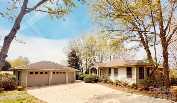 $989,000 | 27 Magnolia Drive, Nebo, NC 28761