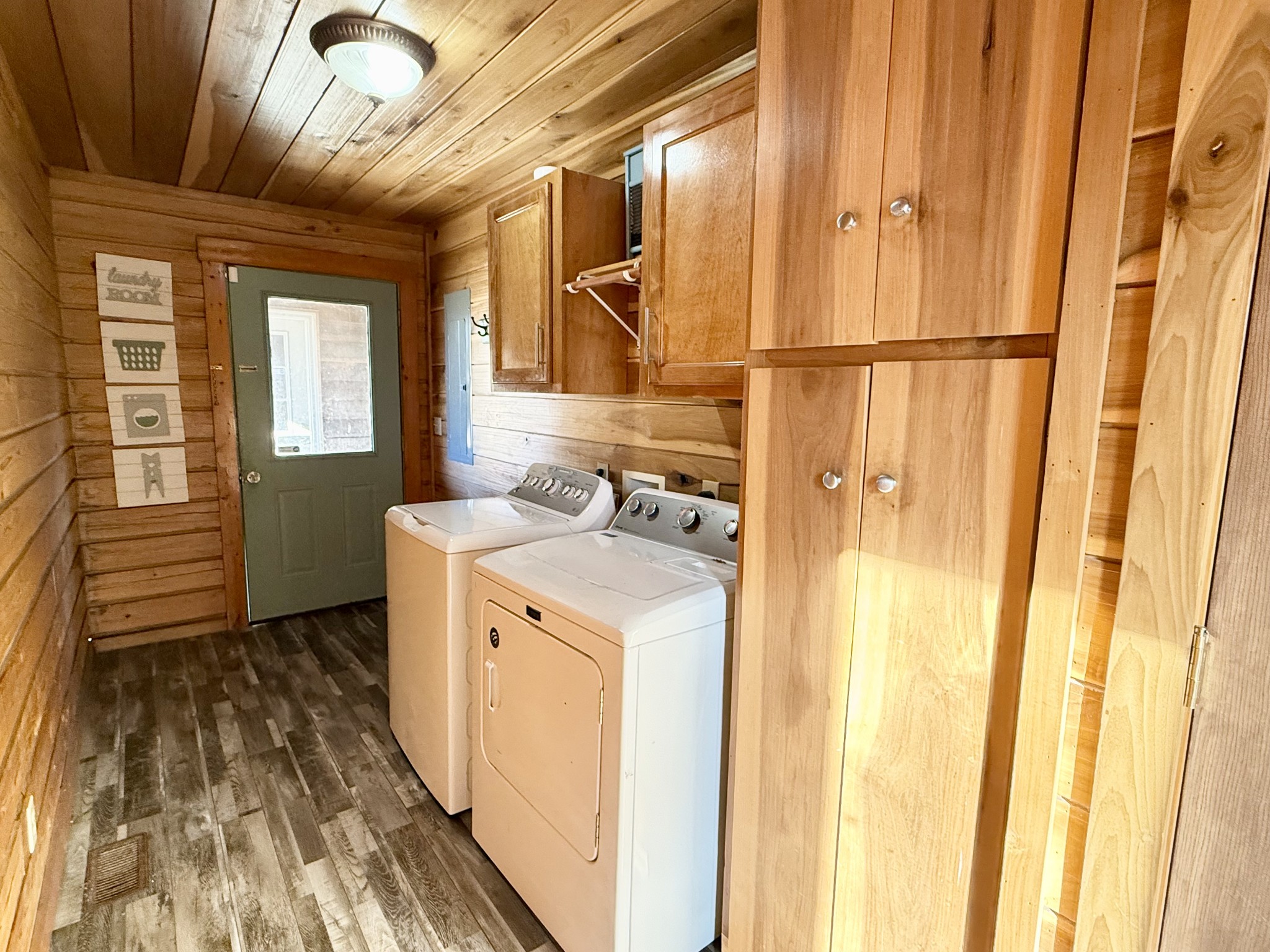 6843 Rabbit Creek Road Buchanan, TN 38222 - Photo 39 of 61 a utility room with a sink