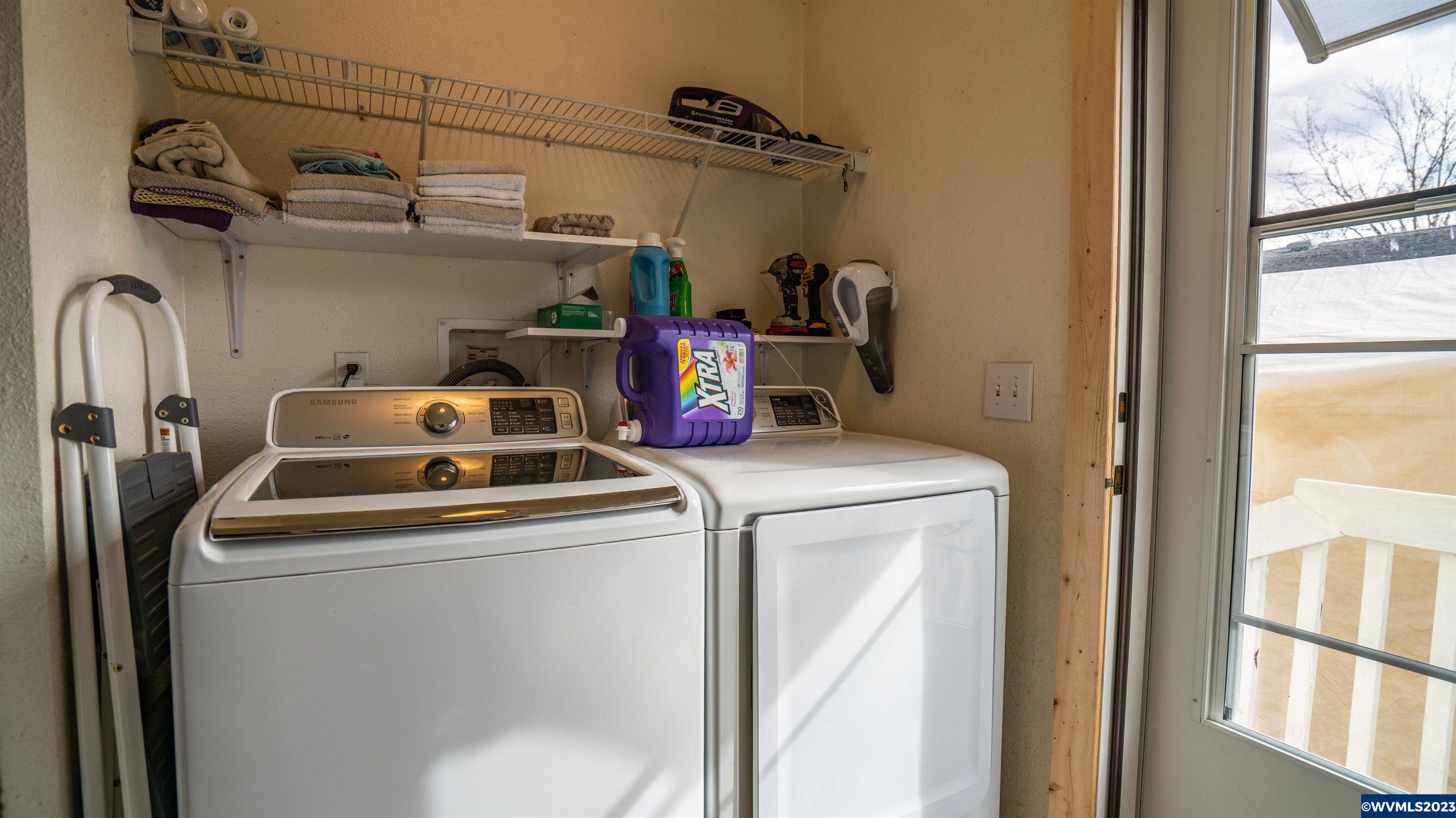 950 Hoffman Road Northeast, Unit 61 Salem, OR 97301 - Photo 13 of 40 a utility room with dryer and washer