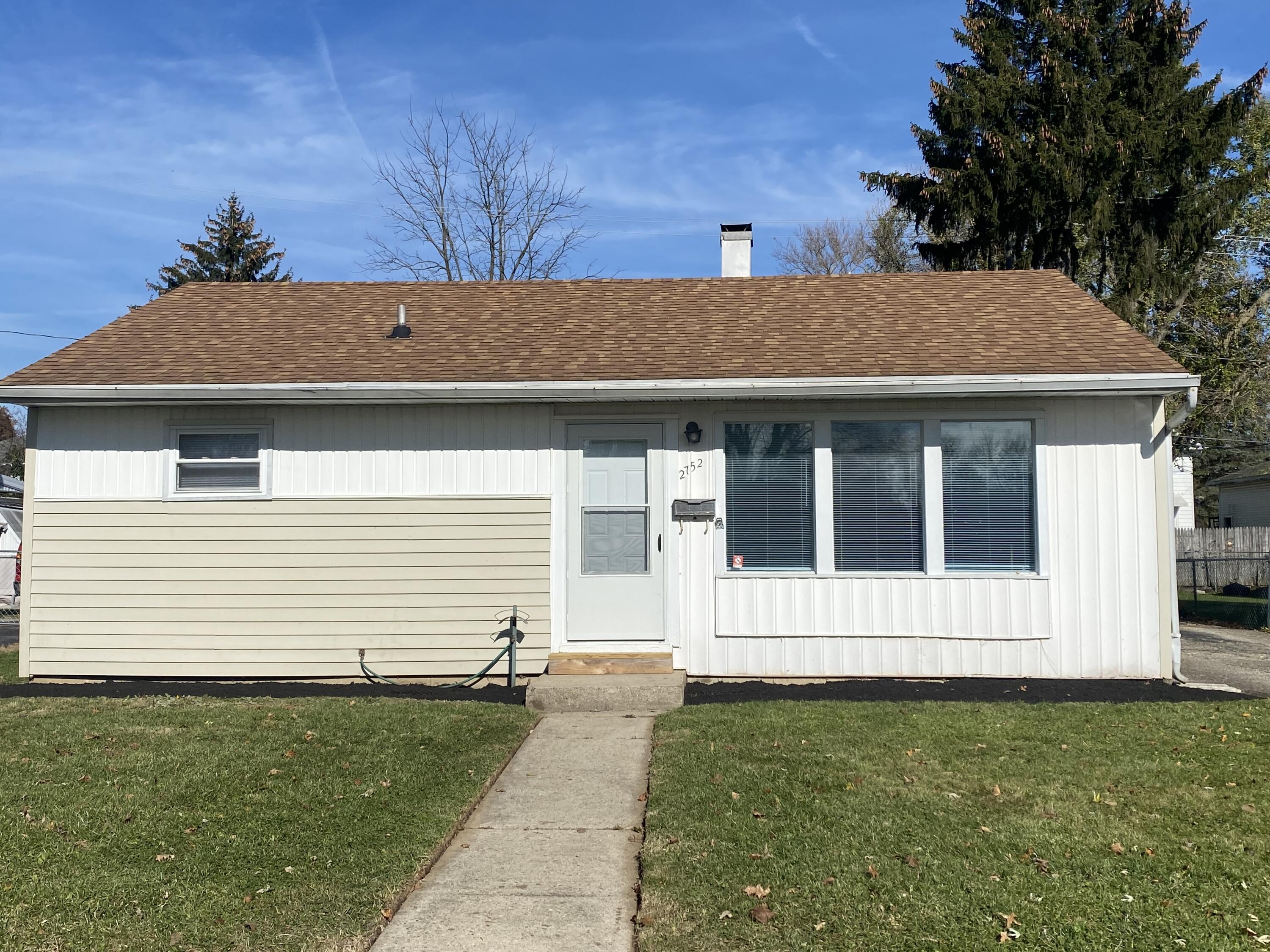 2752 Dorothy Layne Springfield, OH 45505 - Photo 1 of 20
