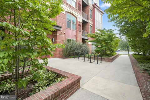 $635,000 | 3985 Norton Place, Unit 101, Fairfax, VA 22030