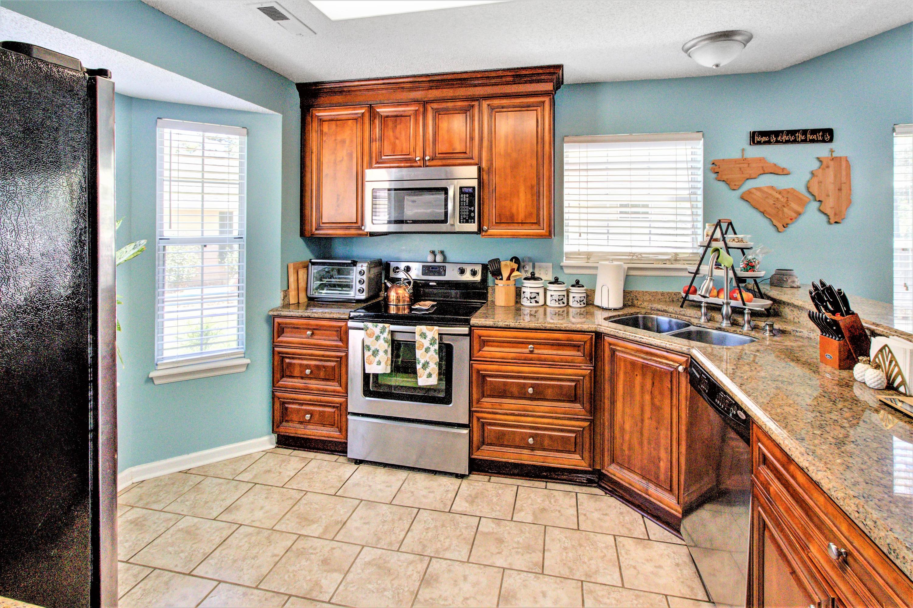 102 Quendon Court Summerville, SC 29485 - Photo 9 of 27 Kitchen