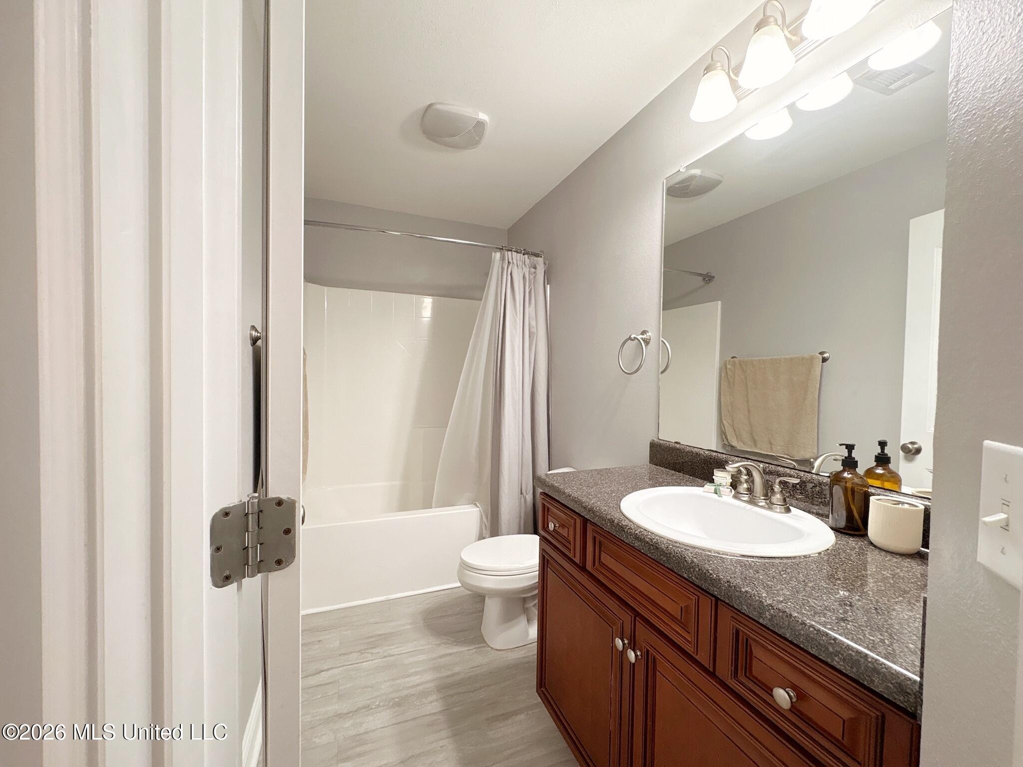 17349 Palm Ridge Drive D'Iberville, MS 39540 - Photo 21 of 30 17349 Palm Ridge Guest Bath 1