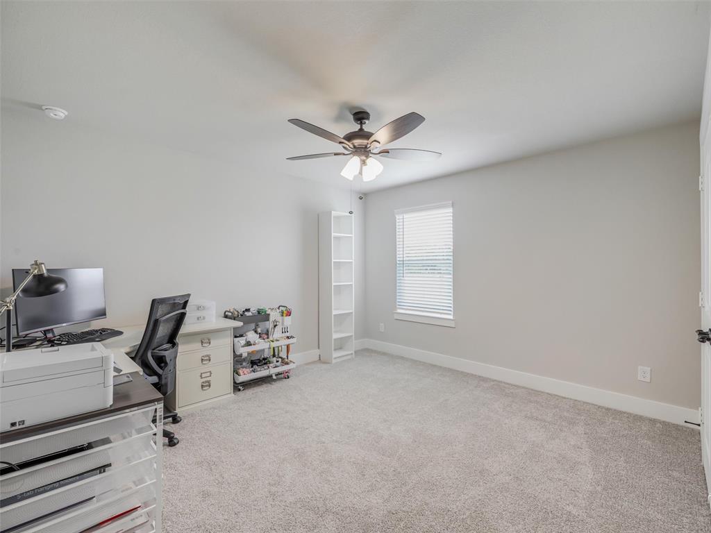544 Majors Road Van Alstyne, TX 75495 - Photo 25 of 36 a room with gym equipment and a ceiling fan