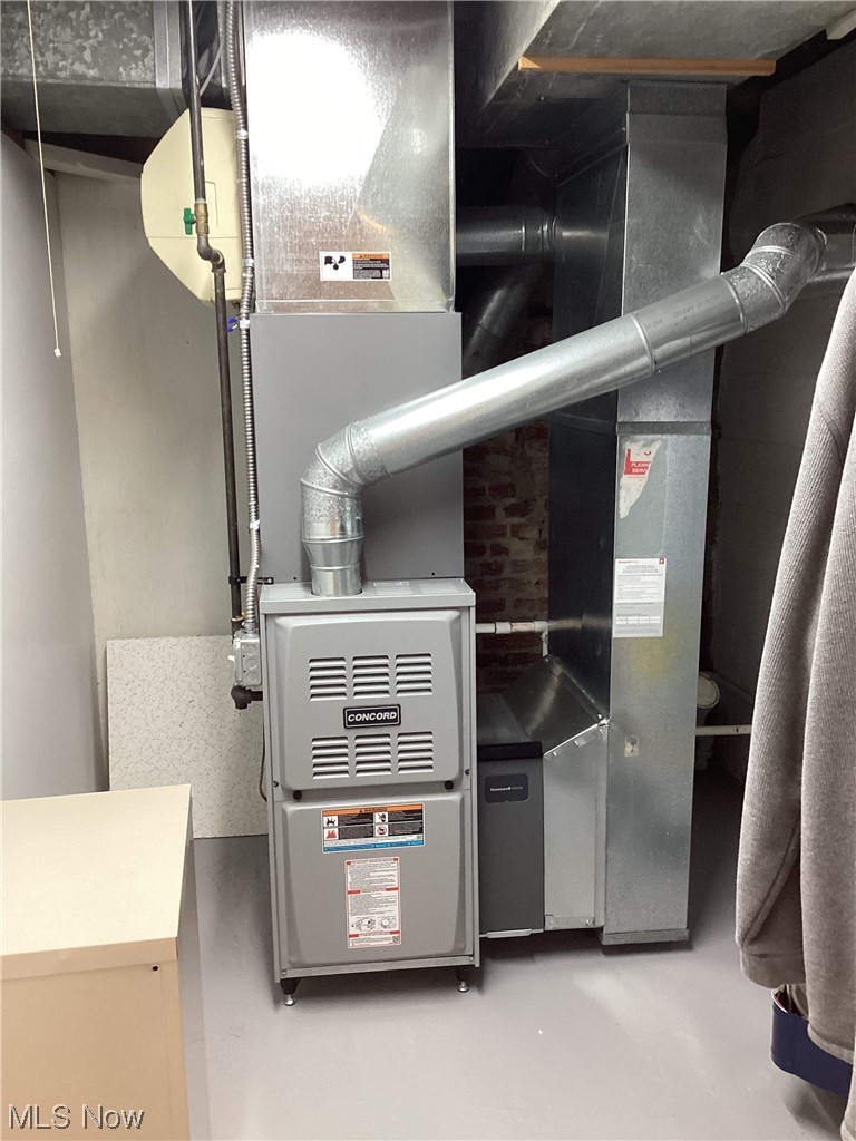 3241 Austinburg Road Ashtabula, OH 44004 - Photo 25 of 34 Utility Room - Newer Unit and Central Air!