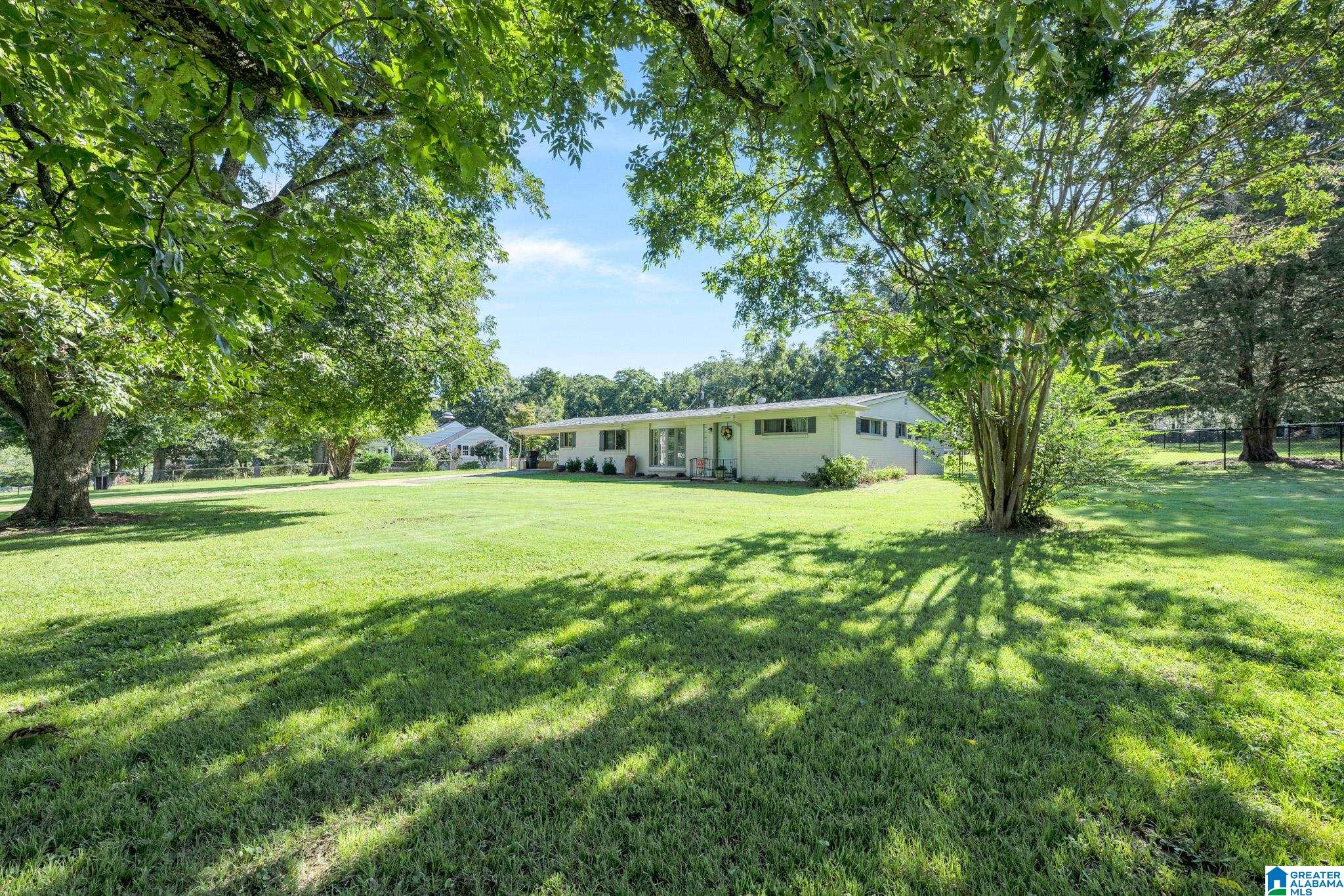 5015 Roselyn Road Bessemer, AL 35022 - Photo 3 of 31