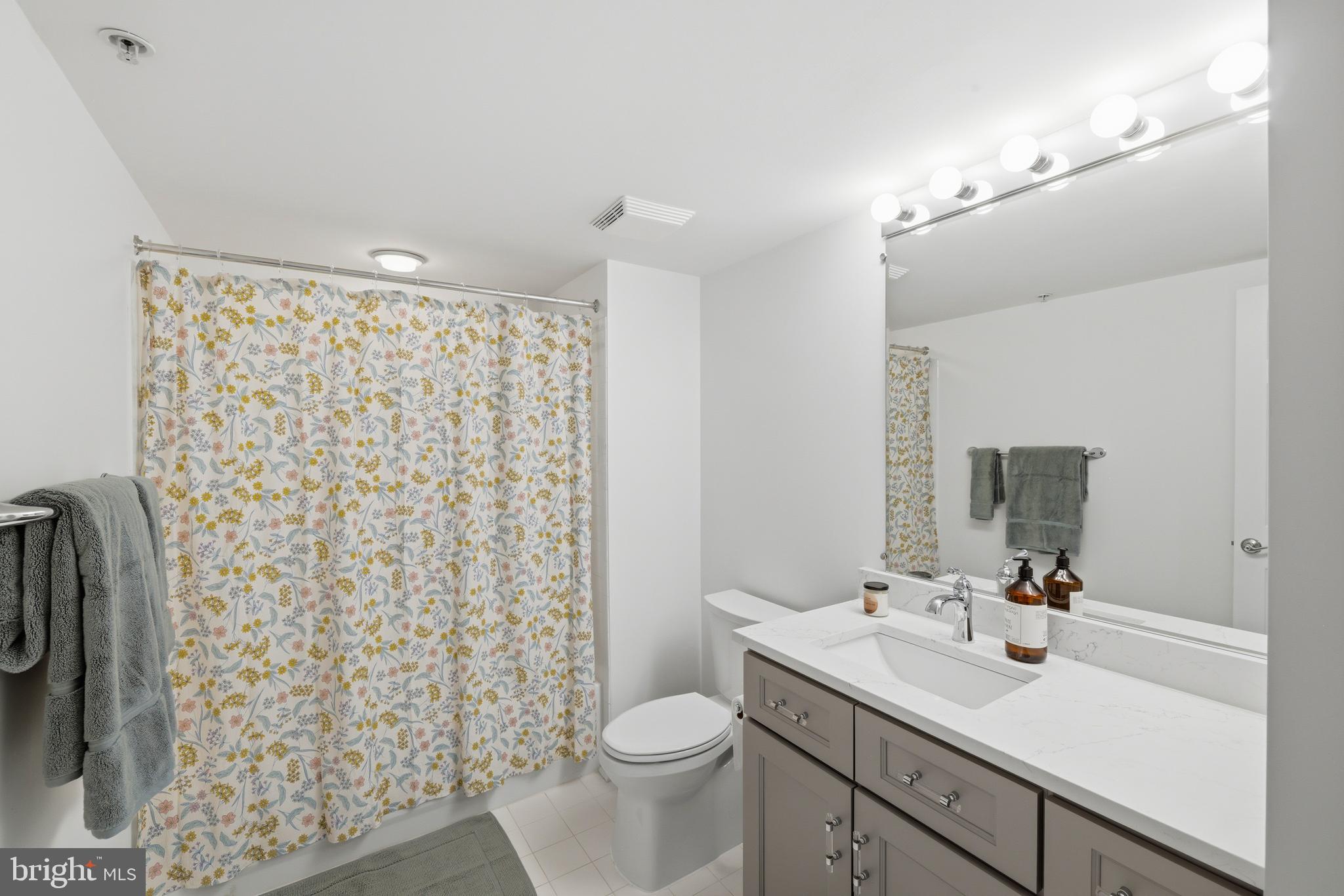 12240 Roundwood Road, Unit 605 Lutherville-Timonium, MD 21093 - Photo 20 of 38 Hall bath (2nd full bath)