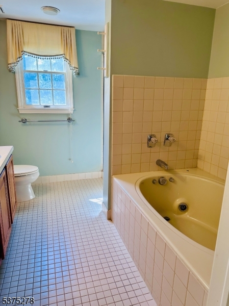 70 Boulder Run Road Paterson, NJ 07501 - Photo 5 of 29 a bathroom with a tub and sink